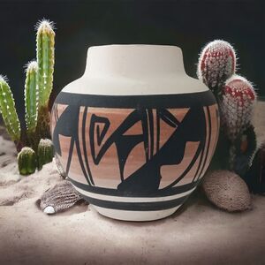 Navajo Pottery Bud Vase Native American Southwest Handpainted Signed Kanuho Vtg.